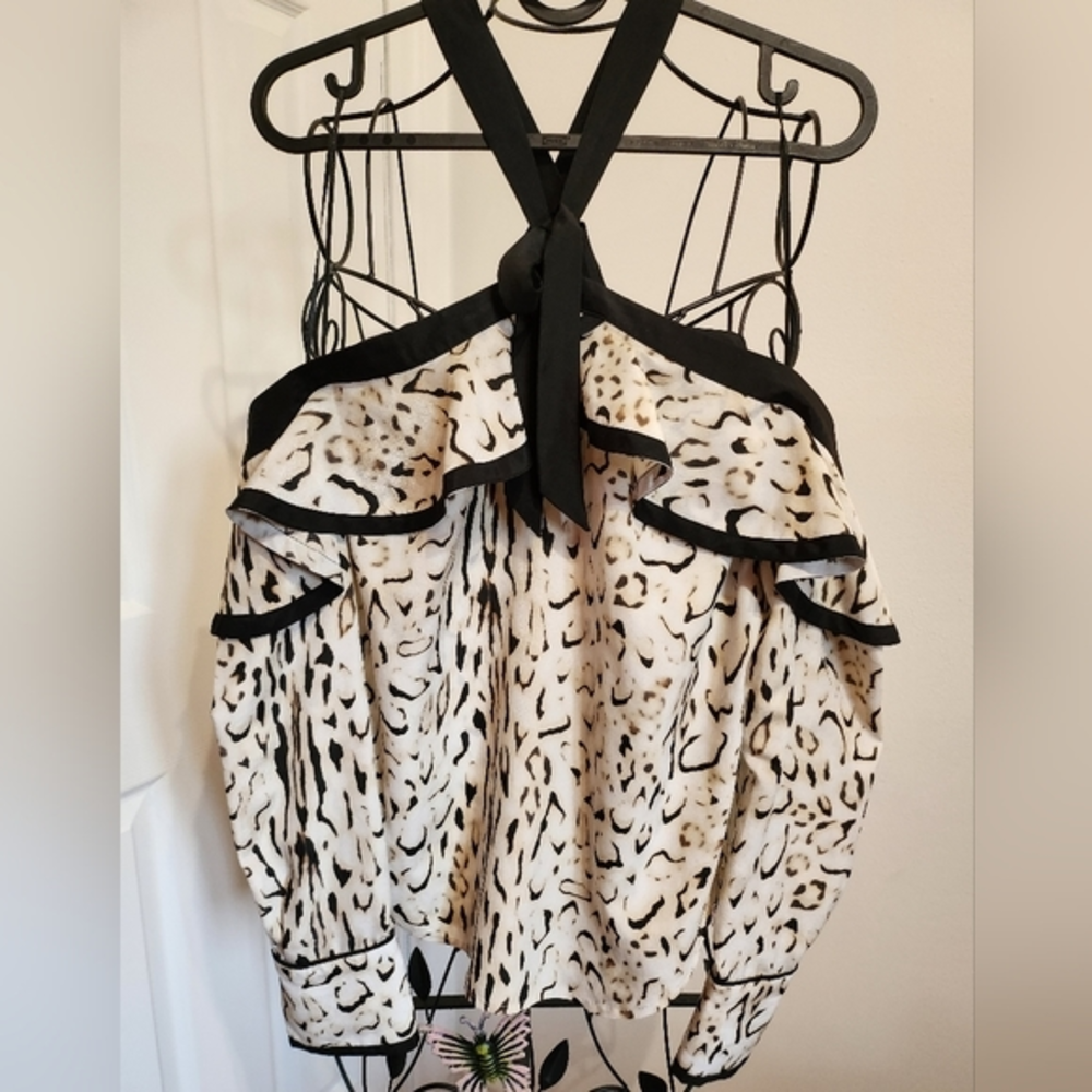 Cold‎ shoulder leopard ruffle top